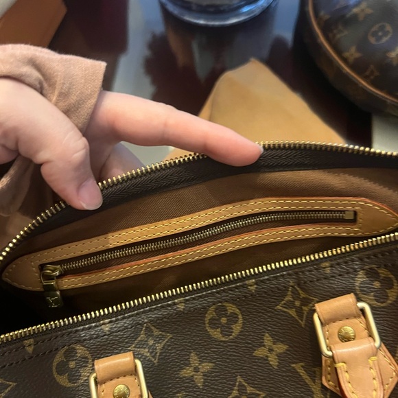 Authentic Louis Vuitton Monogram Speedy 30 - Picture 8 of 10